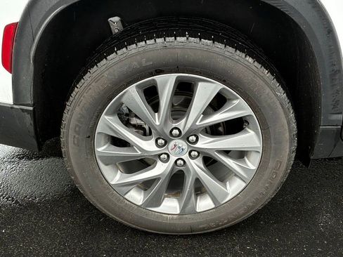 Used 2025 Buick Enclave Preferred FWD image 10