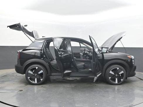 Used 2025 Nissan Kicks SR image 41