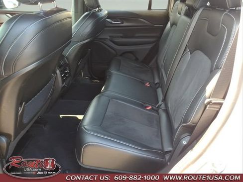 Used 2023 Jeep Grand Cherokee Altitude AWD/4WD image 13