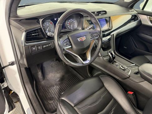 Used 2020 Cadillac XT6 Premium Luxury w/ Platinum Package FWD image 4