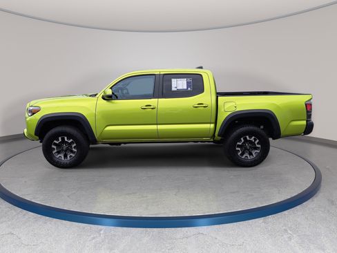 Used 2023 Toyota Tacoma TRD Off-Road w/ Technology Package AWD/4WD image 8