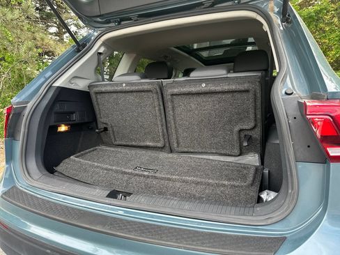 Used 2019 Volkswagen Tiguan SE w/ Panoramic Sunroof Package FWD image 19