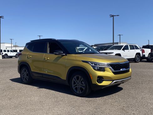 Certified 2023 Kia Seltos S w/ Navigation Package FWD image 7