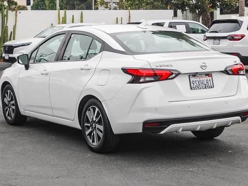 Used 2021 Nissan Versa SV FWD image 7