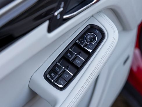 Certified 2024 Porsche Macan Turbo image 24