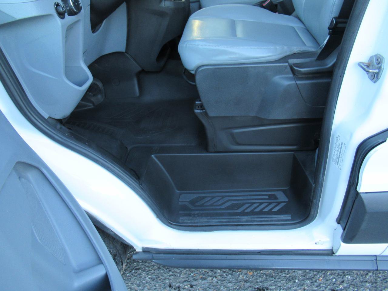 Used 2018 Ford Transit 250 148 Medium Roof RWD image 8