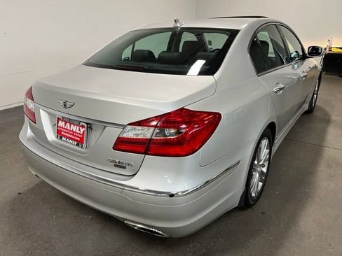 Used 2012 Hyundai Genesis 3.8 w/ Premium Pkg RWD image 3