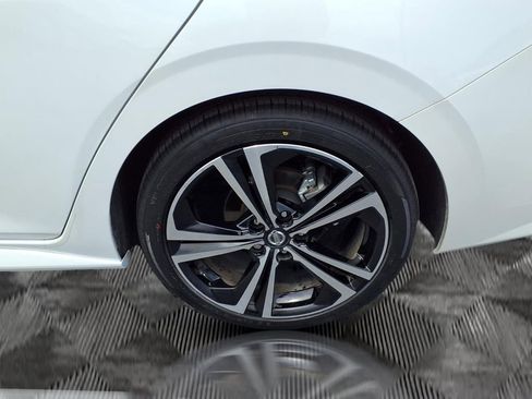Used 2023 Nissan Sentra SR w/ SR Premium Package FWD image 22