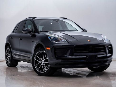 Certified 2025 Porsche Macan image 8
