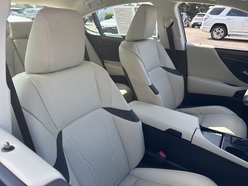 Used 2025 Lexus ES 350 Ultra Luxury FWD image 13