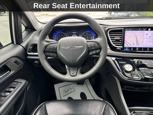 Used 2023 Chrysler Pacifica Limited w/ Uconnect Theater Family Group AWD/4WD image 18