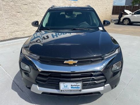 Used 2023 Chevrolet TrailBlazer LT w/ Convenience Package AWD/4WD image 2