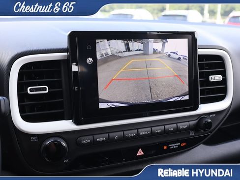 Used 2022 Hyundai Venue Limited FWD image 34