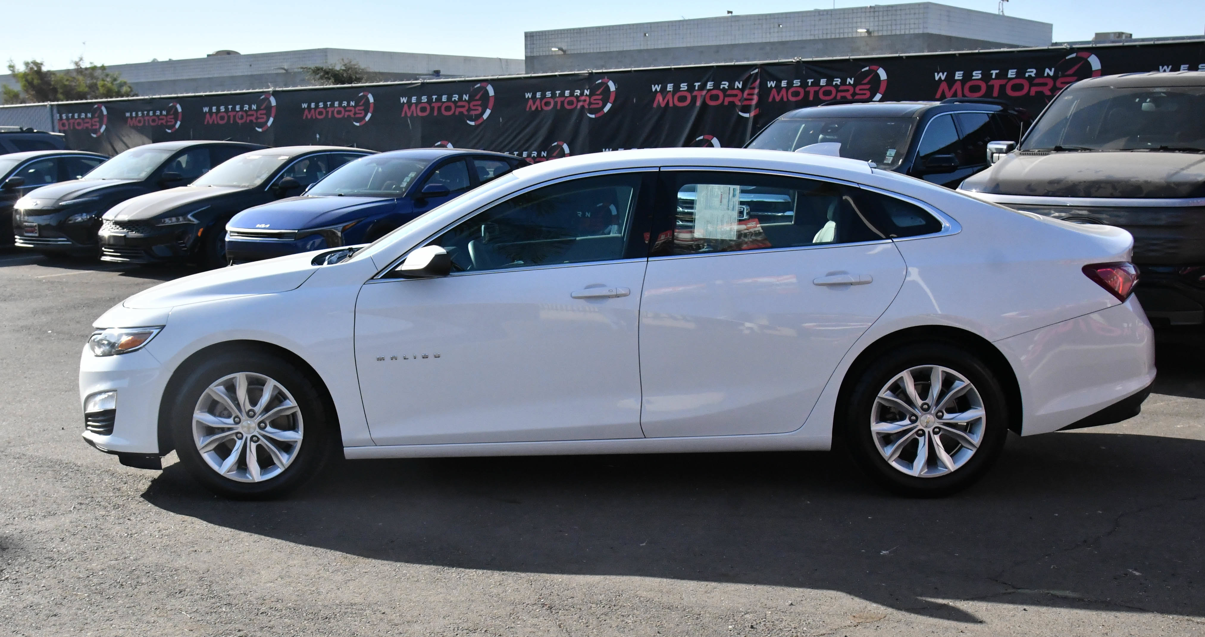 Used 2021 Chevrolet Malibu LT FWD image 4