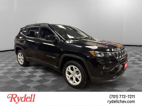 Used 2024 Jeep Compass Latitude image 7