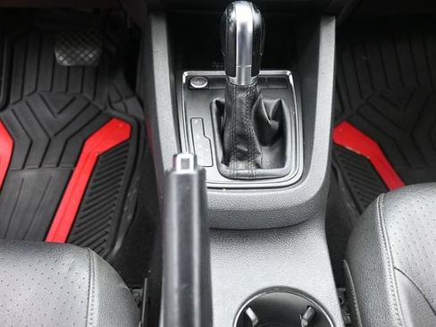 Used 2018 Volkswagen Jetta SE FWD image 13