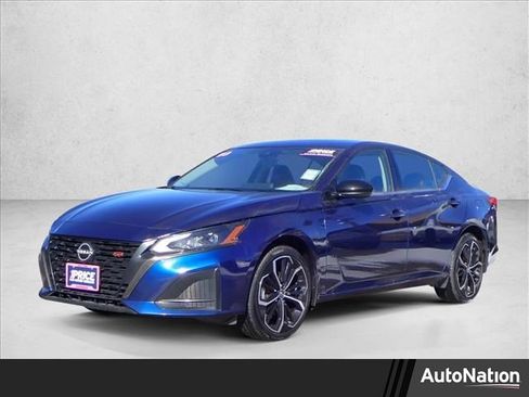 Used 2023 Nissan Altima 2.5 SR w/ SR Premium Package image 1