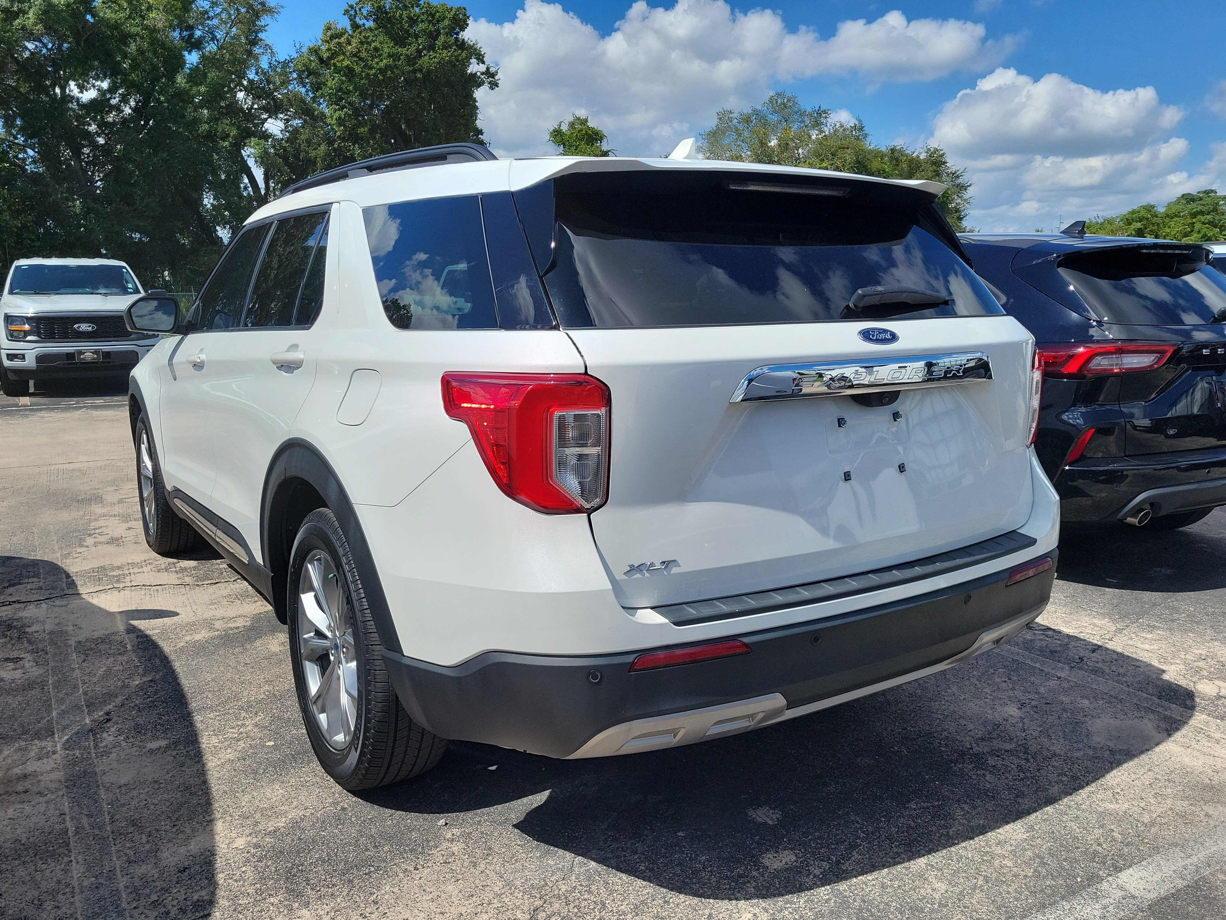 Used 2024 Ford Explorer XLT w/ Equipment Group 202A RWD image 4