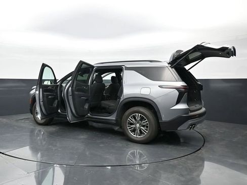 Used 2024 Chevrolet Traverse LT FWD image 42