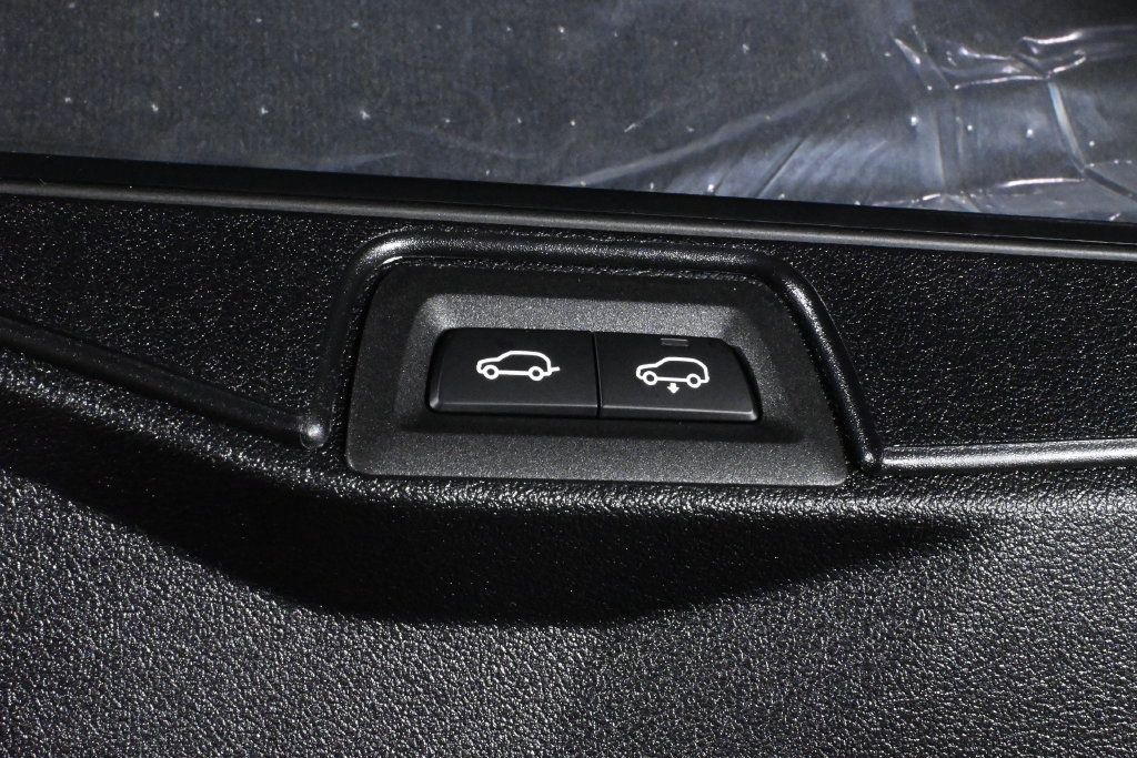 Used 2026 BMW X5 xDrive50e w/ M Sport Package AWD/4WD image 41