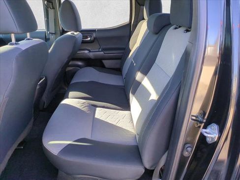 Used 2021 Toyota Tacoma TRD Off-Road image 17