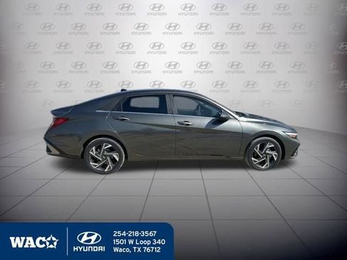 Used 2025 Hyundai Elantra SEL image 15