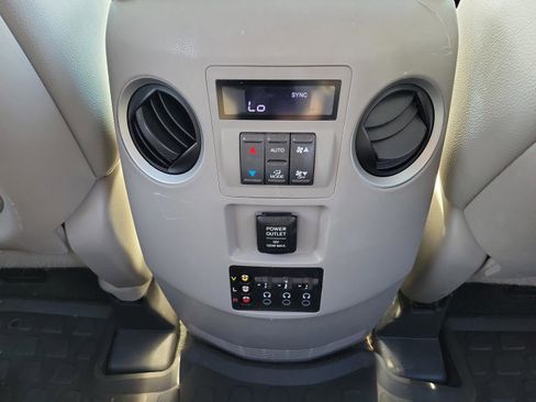 Used 2014 Honda Pilot Touring image 9