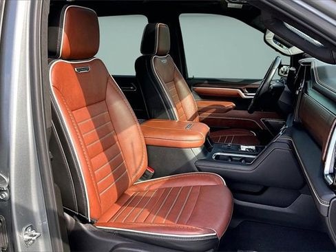 Used 2025 GMC Sierra 2500 Denali Ultimate image 30