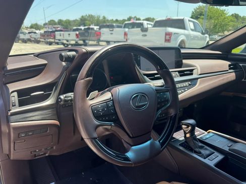 Used 2019 Lexus ES 350 w/ Accessory Package FWD image 18