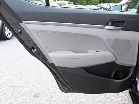 Used 2020 Hyundai Elantra SE FWD image 17