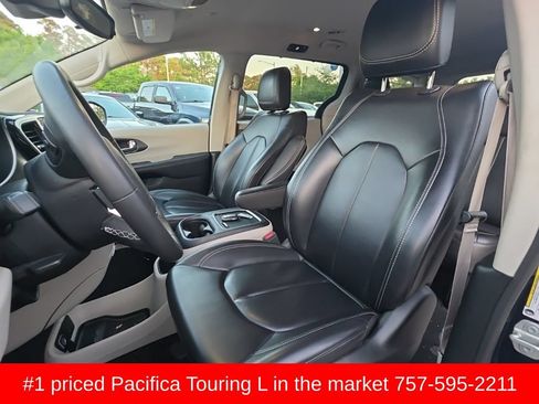 Used 2023 Chrysler Pacifica Touring-L FWD image 9