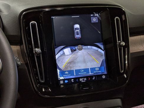 New 2025 Volvo XC40 B5 Core w/ Protection Package Premier image 18