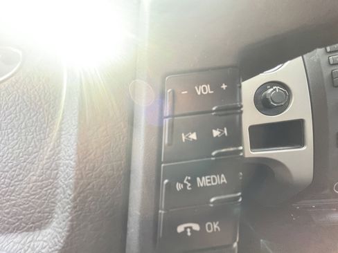 Used 2011 Ford F150 XLT w/ XLT Chrome Pkg image 28