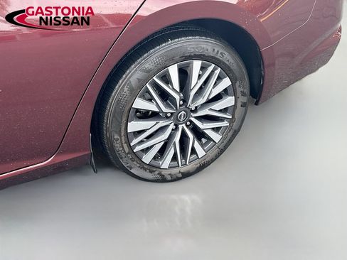 Used 2025 Nissan Altima 2.5 SV FWD image 36