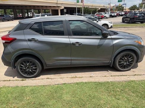 Used 2018 Nissan Kicks S w/ Interior Electronics Package FWD image 5