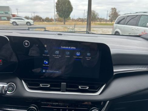 Used 2025 Chevrolet Equinox LT image 18