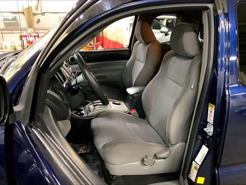 Used 2013 Toyota Tacoma 4x4 Access Cab V6 w/ TRD Off-Road Pkg image 8