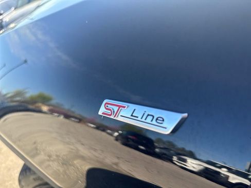 Used 2025 Ford Explorer ST-Line w/ ST-Line Street Pack AWD/4WD image 32