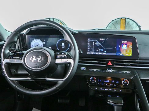 Used 2024 Hyundai Elantra SEL w/ Convenience Package FWD image 17