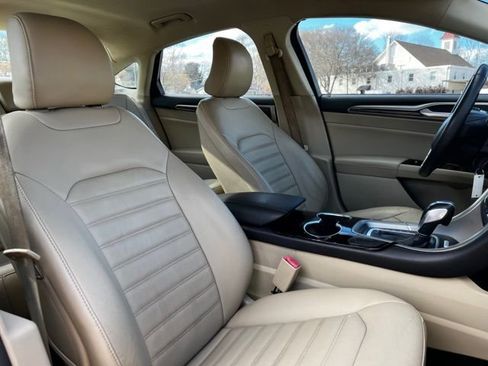 Used 2016 Ford Fusion SE w/ Equipment Group 202A image 25