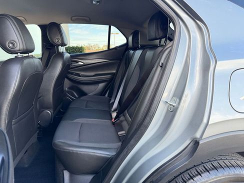 Used 2025 Buick Encore GX Preferred image 38