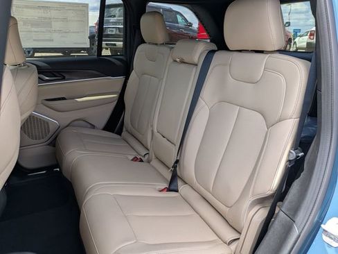 New 2026 Jeep Grand Cherokee Limited w/ Luxury Tech Group II AWD/4WD image 24