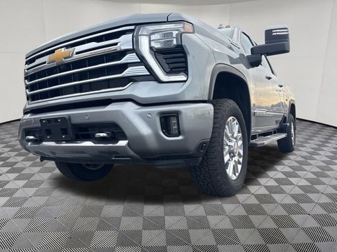 Used 2024 Chevrolet Silverado 3500 High Country w/ High Country Premium Package image 9