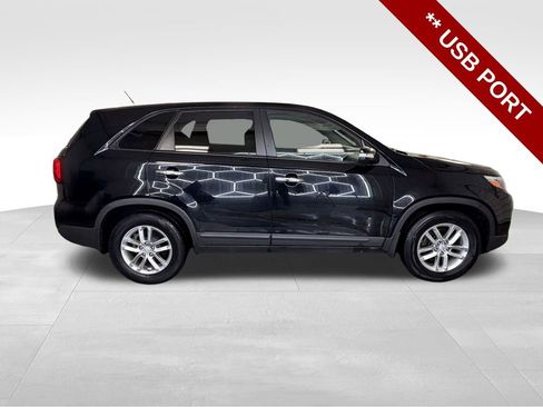 Used 2014 Kia Sorento LX image 9