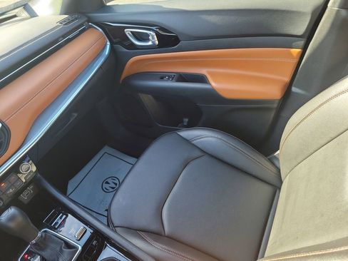 Certified 2024 Jeep Compass Limited image 17