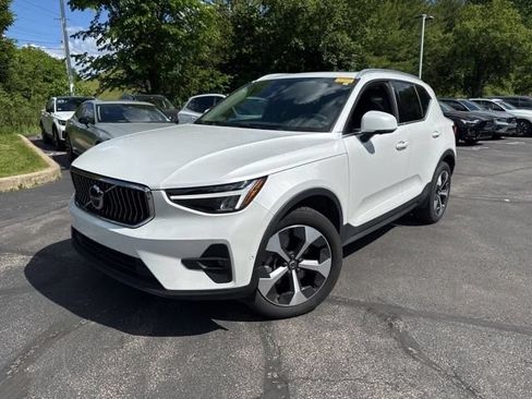 Used 2023 Volvo XC40 B5 Plus w/ Climate Package AWD/4WD image 1