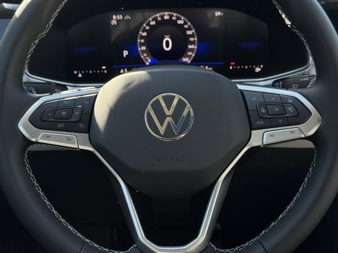 New 2025 Volkswagen Taos SE image 30