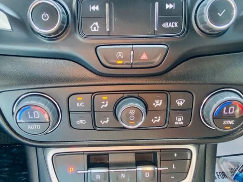 Used 2023 GMC Terrain SLT AWD/4WD image 15