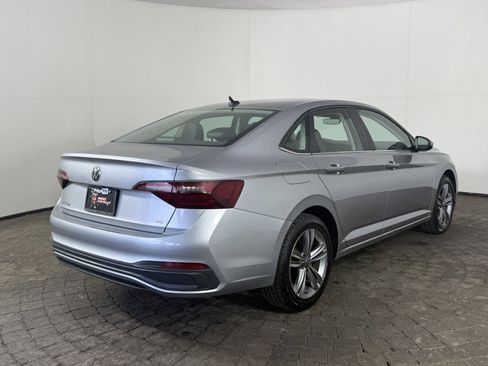 Used 2024 Volkswagen Jetta SE FWD image 9