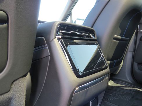 New 2025 Cadillac Escalade IQ Sport 1 w/ LPO, ONYX Package image 17